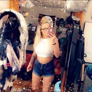 Meet your Posher, Leahh